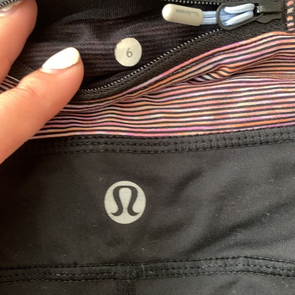 LULULEMON Black/pink shorts - Picture 2 of 7